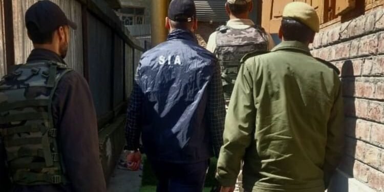 Delhi Blast: श्रीनगर के बटमालू में एसआईए का छापा, 'सफेदपोश टेरर मॉड्यूल' का आरोपी तुफेल भट गिरफ्तार