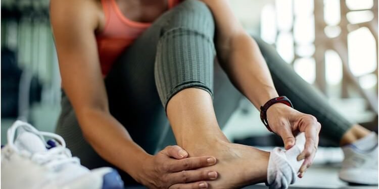 Health Alert: सूजे हुए पैर देते हैं खतरे का संकेत, डॉक्टर ने चेताया- ये तीन अंग हो सकते हैं संकट में