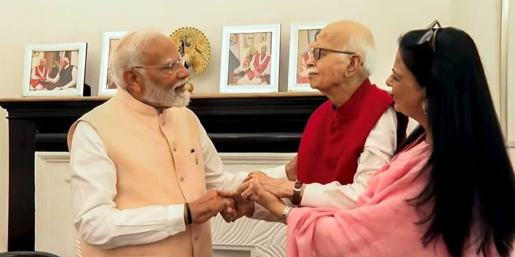 LK Advani Birthday: भारत रत्न आडवाणी का जीवन के 98वें वसंत में प्रवेश, पीएम मोदी ने जन्मदिन की शुभकामनाएं दीं