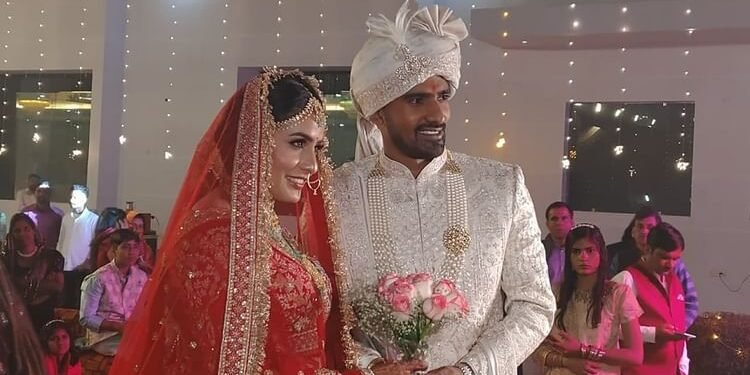 Meerut: भाला फेंक खिलाड़ी अन्नू और किक बॉक्सिंग चैंपियन साहिल ने अपनी शादी में की हर्ष फायरिंग, वीडियो वायरल
