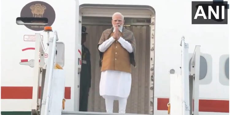 PM Modi: तीन दिवसीय दक्षिण अफ्रीका दौरे पर रवाना हुए पीएम मोदी, G-20 सम्मेलन में वैश्विक मुद्दों पर होगी चर्चा