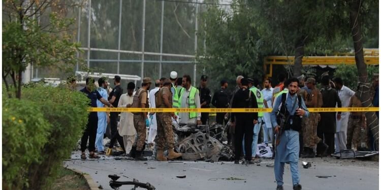 Pakistan: पाकिस्तान के पेशावर में अर्धसैनिक बल के मुख्यालय पर धमाके, आत्मघाती हमले में कम से कम तीन जवानों की मौत