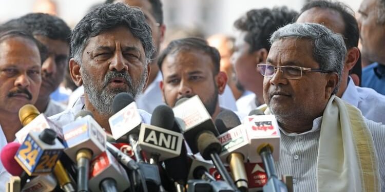 Politics: सीएम सिद्धारमैया ने राहुल गांधी से की मुलाकात, बोले- कर्नाटक में कैबिनेट फेरबदल पर नहीं हुई चर्चा