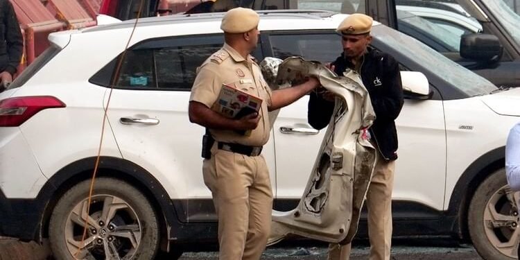 Red Fort Blast Live: पीएम मोदी ने पीड़ितों से अस्पताल में की मुलाकात, अब एक और कार की तलाश में पुलिस