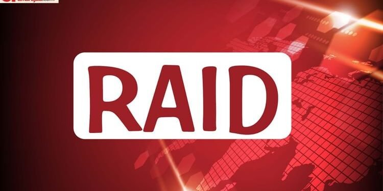 Red Fort Blast: कश्मीर में 250 ठिकानों पर छापा, तीन सरकारी कर्मी और 20 आतंकी मददगारों समेत 45 हिरासत में