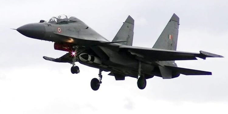 Russia: रूसी लड़ाकू विमान Su-30 दुर्घटनाग्रस्त, प्रशिक्षण के दौरान फिनलैंड सीमा के पास क्रैश, 2 पायलटों की मौत