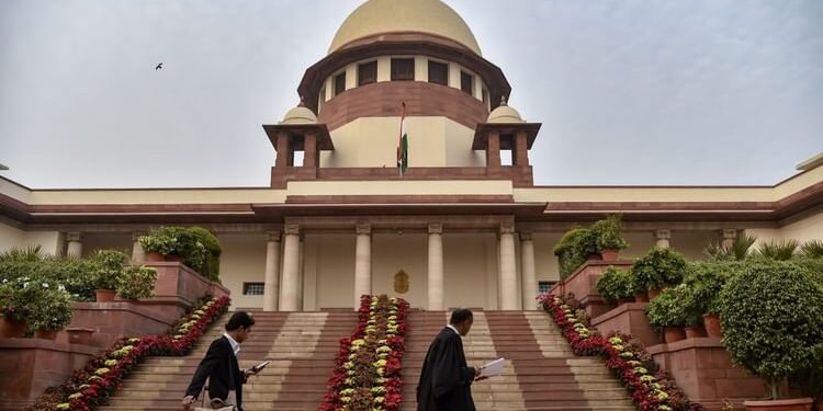 SC: दिल्ली-NCR में वायु प्रदूषण को लेकर सख्त हुआ सुप्रीम कोर्ट, कहा- अब इसकी लगातार निगरानी की जरूरत