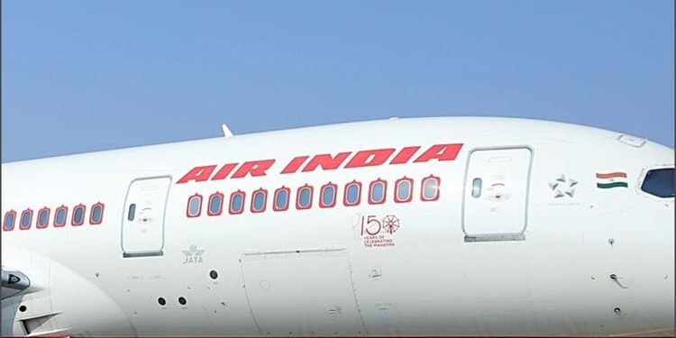 Siraj Air India Flight: 'गुवाहाटी से हैदराबाद की एअर इंडिया फ्लाइट चार घंटे लेट..'; मोहम्मद सिराज का दर्द छलका