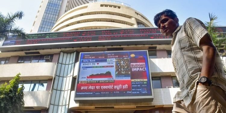 The Bonus Market Update: शेयर बाजार में बढ़त के साथ क्लोजिंग; सेंसेक्स 319 अंक चढ़ा, निफ्टी 25550 के पार