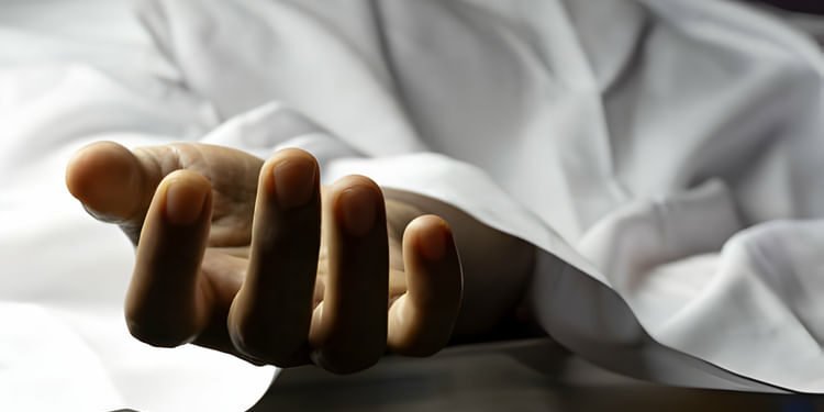 UP: SIR ड्यूटी के दौरान लेखपाल की तबीयत बिगड़ी, सीने में उठा तेज दर्द और चली गई जान