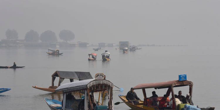 Weather: उत्तर भारत में बढ़ी सर्दी...कश्मीर में पारा माइनस में, पंजाब-हरियाणा में शीतलहर; दिल्ली में भी ठंडक
