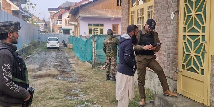 आतंकी नेटवर्क पर करारी चोट: कश्मीर में प्रतिबंधित जमात-ए-इस्लामी पर कड़ी कार्रवाई, 300 से अधिक ठिकानों पर छापा