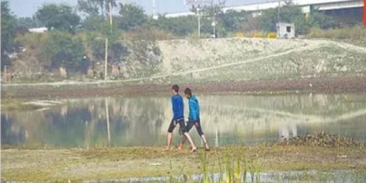खुलासा: दिल्ली के नक्शे पर नजर आने वाली झीलों को कब्जों ने सुखाया, एनजीटी की फटकार के बाद रिपोर्ट में खुली पोल