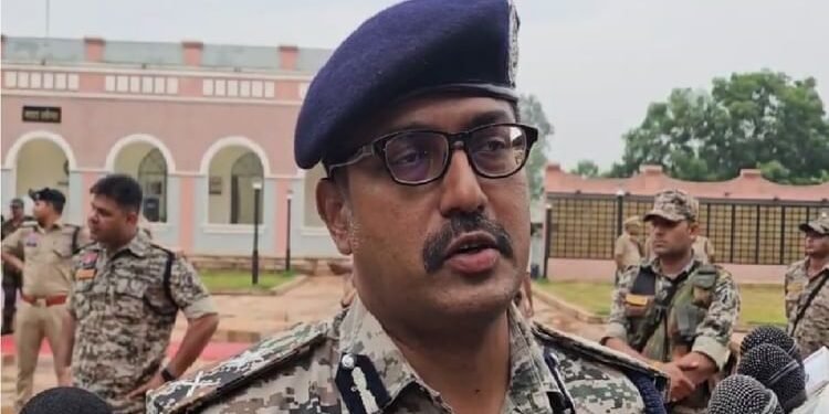 छत्तीसगढ़: नारायणपुर में 28 नक्सलियों ने किया सरेंडर, 22 माओवादियों पर था कुल 89 लाख रुपये का इनाम