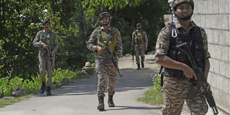 जम्मू-कश्मीर: कुपवाड़ा में मुठभेड़, सुरक्षाबलों ने दो घुसपैठियों को किया ढेर; सर्च ऑपरेशन जारी