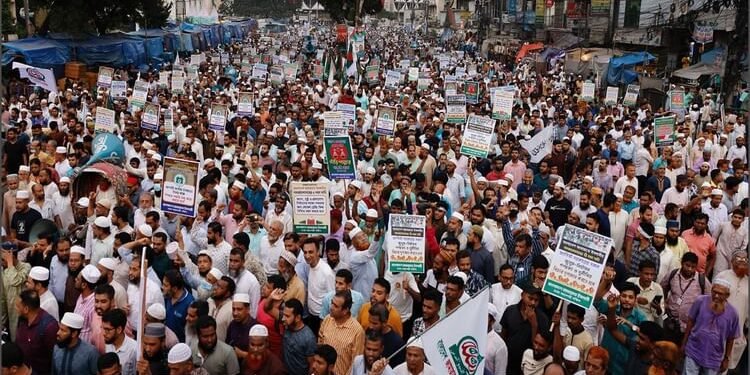 बांग्लादेश में चुनाव प्रचार की शुरुआत में हिंसा: कई जगहों पर हमले और आगजनी; BNP उम्मीदवार को मारी गई गोली