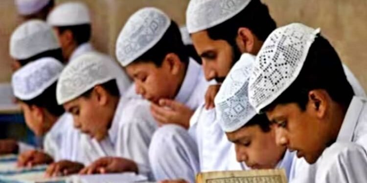 यूपी: मदरसा शिक्षकों की नियुक्ति में बदले नियम, अब शिक्षा चयन आयोग करेगा इनकी भर्ती; प्रस्ताव तैयार