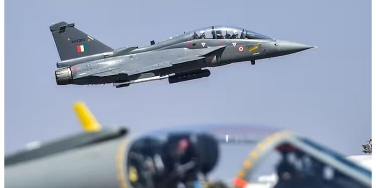 वायुसेना की बढ़ेगी ताकत: तेजस लड़ाकू विमानों के लिए 113 जेट इंजन खरीदेगा HAL, जीई एयरोस्पेस के साथ हुआ समझौत