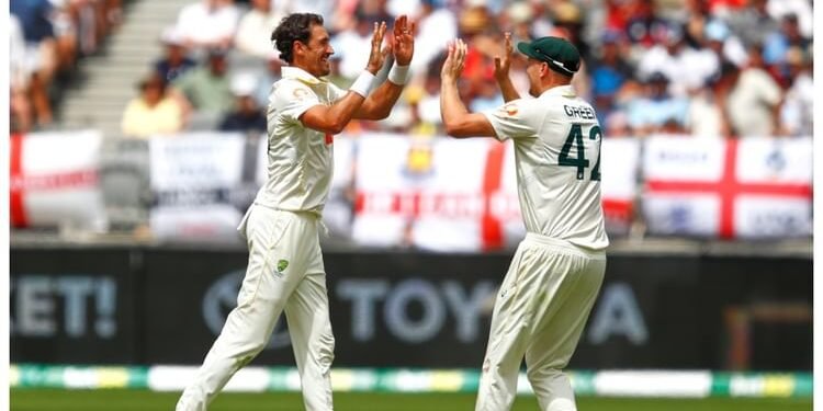 AUS vs ENG Ashes Live: स्टार्क ने इंग्लैंड को दिए शुरुआती झटके, डकेट के बाद पोप को भी पवेलियन भेजा