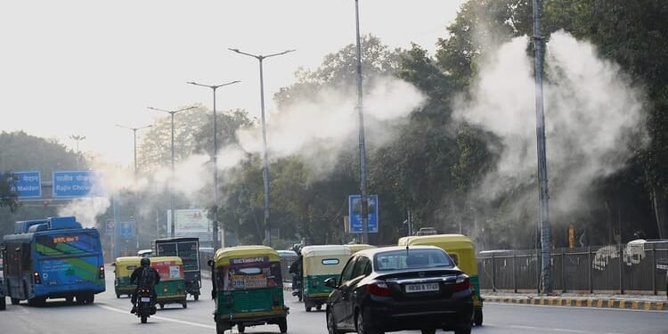 Air Pollution: दिल्लीवालों को जहरीली हवा से राहत नहीं, बहुत खराब श्रेणी में बरकरार AQI; कई इलाकों में 400 पार
