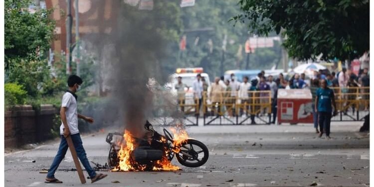 Bangladesh Unrest: आज दोपहर निकलेगा उस्मान हादी का जनाजा, बांग्लादेश में फिर हिंसा की आशंका; बीएसएफ अलर्ट