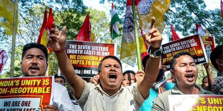 Bangladesh: भारत-बांग्लादेश संबंध खराब दौर में, ढाका ने बंद की वीजा सेवाएं; 10 बिंदुओं में जानिए पूरा विवाद