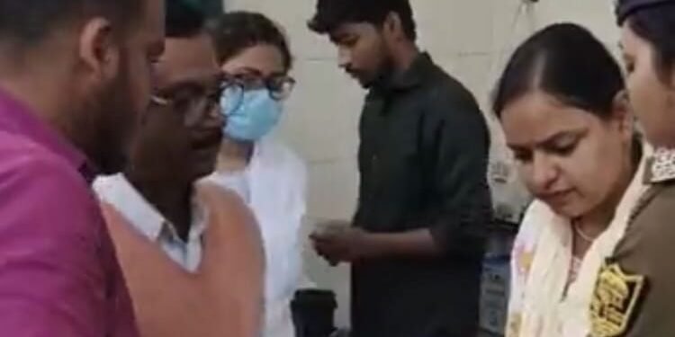 Bihar News : पुलिस अधीक्षक कार्यालय के बाहर महिला ने अपनी नस काटी; खुद को किस अधिकारी की पत्नी बताया?