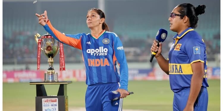 IND W vs SL W Live Score: भारत को मिली पहली सफलता, विष्मी पवेलियन लौटीं; क्रांति को मिला विकेट