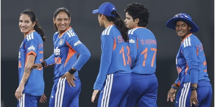 IND W vs SL W Live Score: श्रीलंका ने भारत के खिलाफ जीता टॉस, पहले गेंदबाजी करने का लिया फैसला