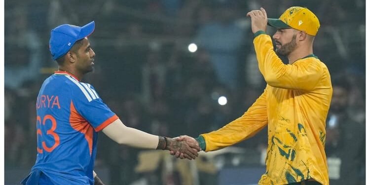 IND vs SA Live Score: चौथे टी20 मैच के टॉस में देरी, 6:50 पर होगा निरीक्षण; गिल चोट के कारण बाहर हुए