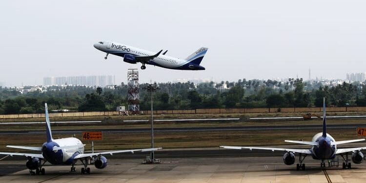 IndiGo Crisis: अब तक दिल्ली में 134, कर्नाटक में 127 उड़ानें रद्द; सोमवार को भी संकट से जूझ रहे यात्री