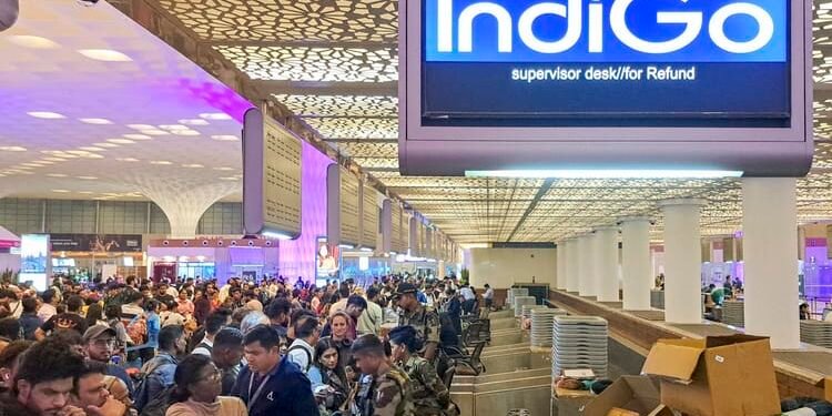 IndiGo: रविवार को भी इंडिगो की 220 से ज्यादा उड़ानें रद्द, सरकार का निर्देश- रात 8 बजे तक पैसा रिफंड करें