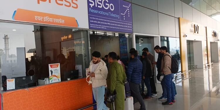 Indigo Crisis: इंडिगो के यात्रियों की परेशानी अभी खत्म नहीं, पटना एयरपोर्ट से आज भी आठ फ्लाइट कैंसिल