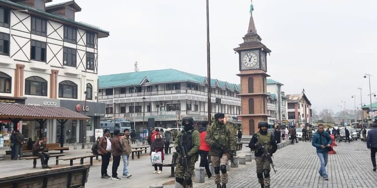 J&K: श्रीनगर सहित घाटी में चप्पा-चप्पा खंगाला, क्रिसमस और नववर्ष से पहले सुरक्षा कड़ी, एंटी-सबोटाज ऑपरेशन जारी