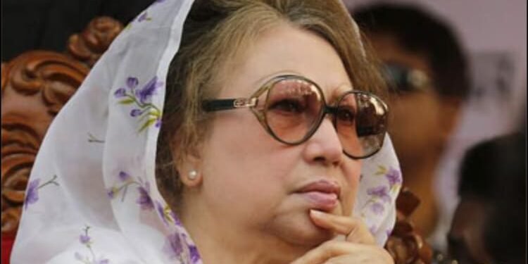 Khaleda Zia Health Update: बांग्लादेश की पूर्व PM जिया पर दिख रहा इलाज का असर, विदेश ले जाने पर अभी फैसला नहीं