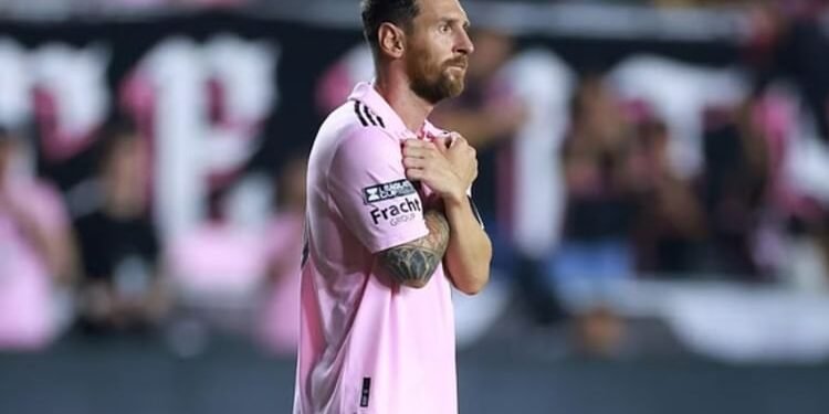 Messi India Tour: मेसी के भारत दौरे का इंतजार होने वाला है खत्म, कोलकाता हवाई अड्डे पर आधी रात जुटे हजारों फैन