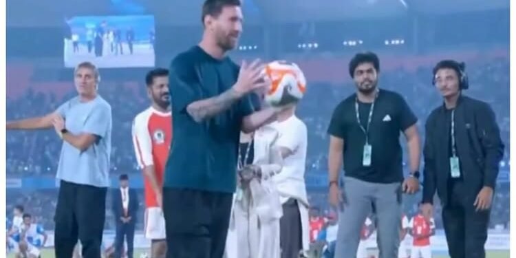 Messi in Mumbai Live: मुंबई पहुंचे लियोनल मेसी, कार्यक्रम के लिए कड़ी सुरक्षा, जानें आज कहां-कहां जाएंगे