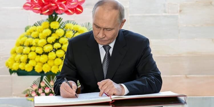 Putin on Pakistan: दो दशक बाद सामने आई पुतिन-बुश की गुप्त बातचीत, PAK के परमाणु हथियारों को लेकर दी थी चेतावनी