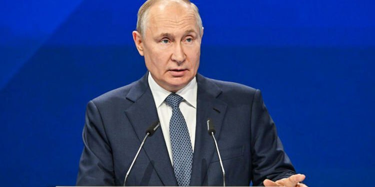 Putin: भारत दौरे से पहले पुतिन ने यूरोपीय देशों पर साधा निशाना, कहा- युद्ध खत्म नहीं होने देना चाहता यूरोप