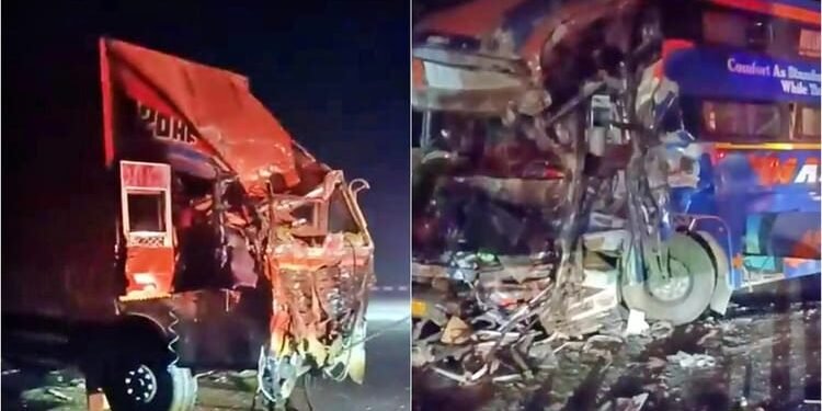 Rajasthan News: फतेहपुर में भीषण सड़क हादसा, स्लीपर बस और ट्रक की टक्कर में तीन की मौत; 18 घायल