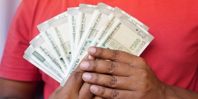 Small Savings: छोटी बचत योजनाओं की ब्याज दरें फिर नहीं बदलीं, जानिए सरकार ने क्या अपडेट दिया