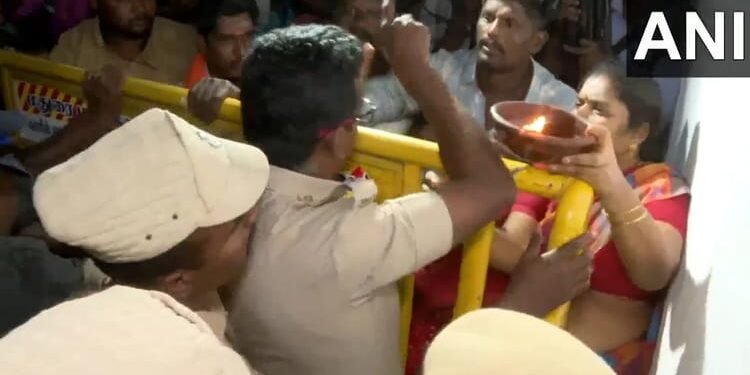 Tamil Nadu: तिरुपरनकुंद्रम पहाड़ी को लेकर फिर खड़ा हुआ विवाद, स्थानीय लोगों ने दरगाह में झंडा लगाने का विरोध