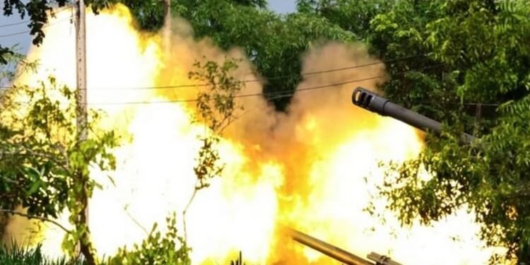 Thailand-Cambodia War: ट्रंप कर रहे संघर्ष विराम का दावा, थाईलैंड ने कंबोडिया में बरसाए बम; इमारतें-पुल तबाह