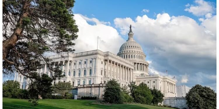 US Congress: क्या खत्म हो जाएगा ट्रंप का भारत पर लगाया 50% टैरिफ? तीन अमेरिकी सांसदों ने उठाया यह बड़ा कदम