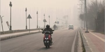 Weather: उत्तर भारत में ठंड ने पकड़ी रफ्तार, पहाड़ों में बर्फबारी; पंजाब-हरियाणा और दिल्ली में शीतलहर जारी