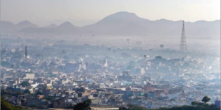 Weather: पहाड़ों पर बारिश-बर्फबारी, केदारनाथ में पारा -13; मैदान में बढ़ी ठंड, उत्तर भारत में ठिठुरने लगे लोग