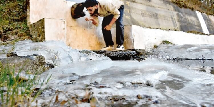 Winter: कई राज्यों में शीतलहर, पहाड़ों से आ रही ठंडी हवाओं ने मैदानों में बढ़ाई ठिठुरन, IMD का अलर्ट