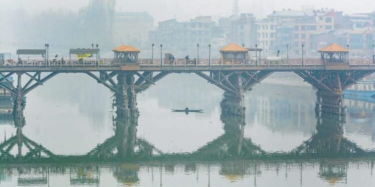 Winter: सर्दी बढ़ी...कश्मीर में पारा शून्य से नीचे, राजस्थान-झारखंड में शीतलहर, इन राज्यों में छाएगा कोहरा