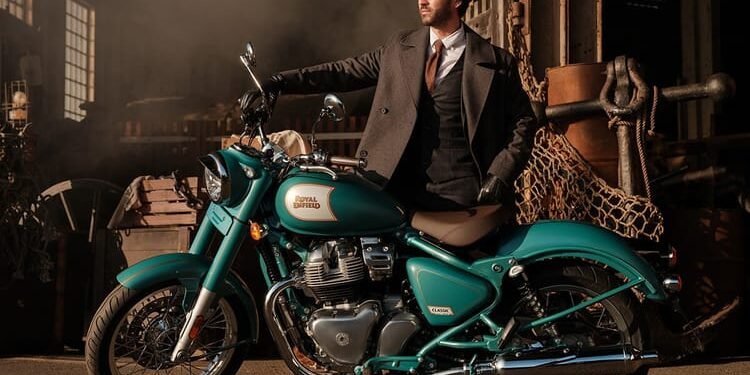 Year Ender 2025: इस साल भारत में लॉन्च हुईं टॉप-5 मोटरसाइकिलें, क्लासिक से एडवेंचर तक दमदार विकल्प