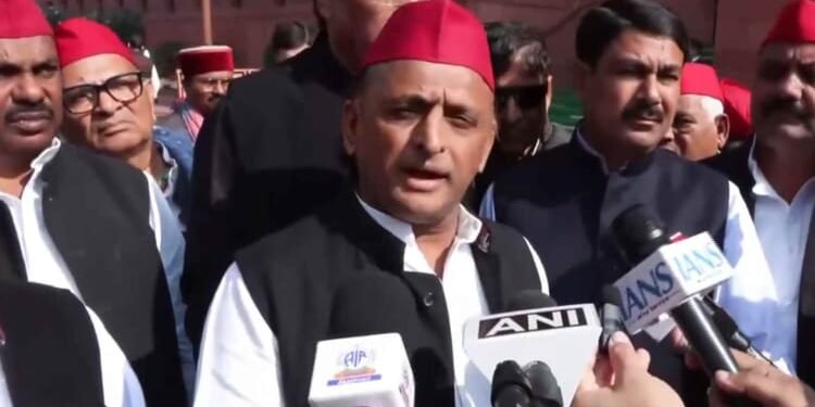 एसआईआर पर जुबानी जंग: क्या BLO की मौतें भी नाटक हैं?, पीएम मोदी के 'ड्रामा नहीं डिलीवरी' तंज पर अखिलेश ने पूछा